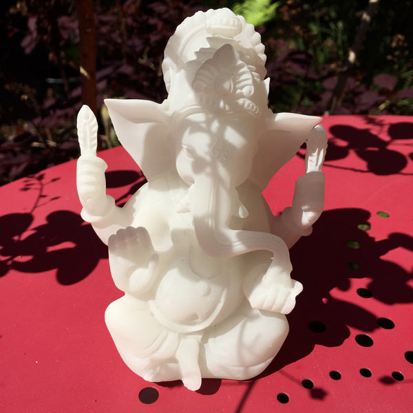 Ganesha – In leuchtendem Weiß, 11 cm