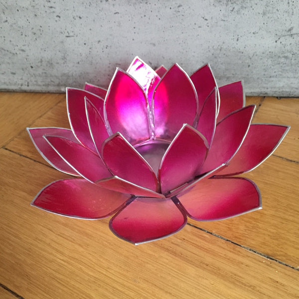 Lotus-Teelichthalter aus Muschel